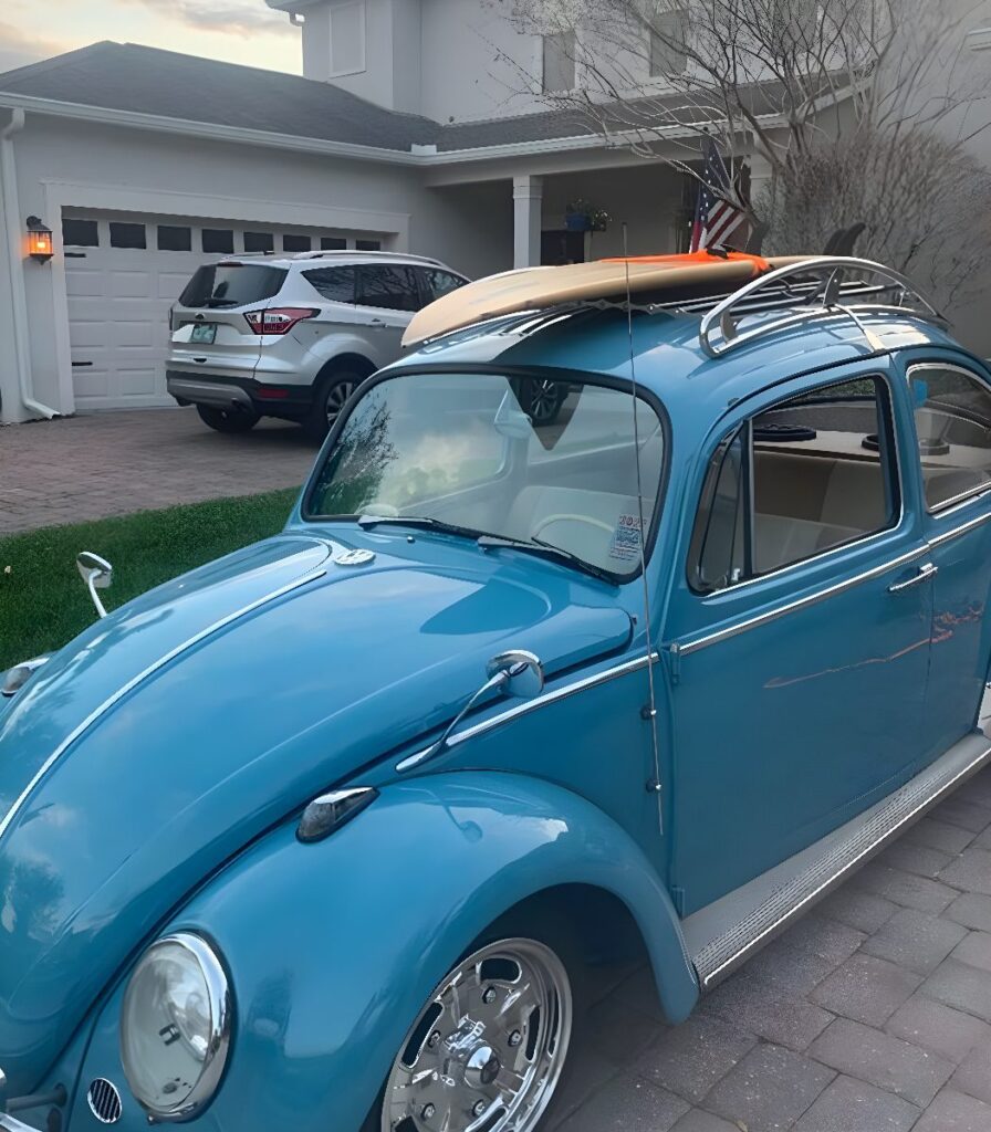 Volkswagen Portapacchi Beetle con tavola da surf